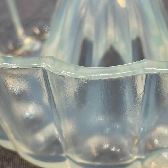 Vintage Opalescent Citrus Reamer — H.C. Fry “Pearl Glass,” c. 1920s - Picture 15 of 16